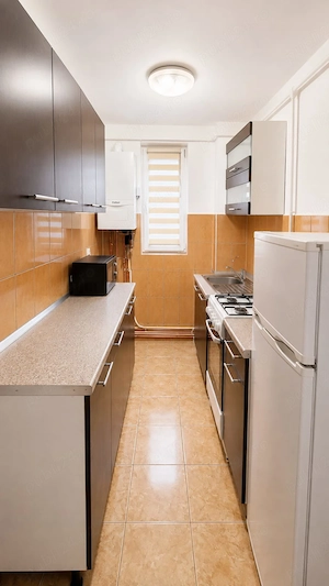 Inchiriez apartament cu 3 camere decomandat - imagine 4