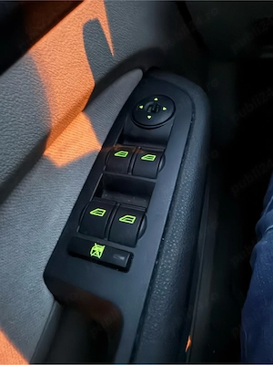 Ford Focus Ghia - imagine 10