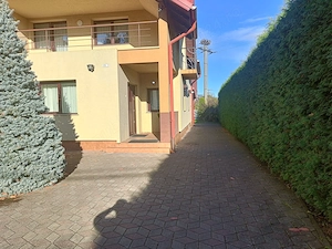 Casa de vînzare  cu terasa și gradina cu pomi fructiferi - imagine 4