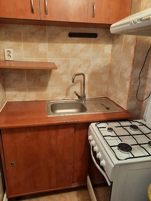 Inchiriez apartament o camera - imagine 3