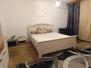 Închiriez apartament 4 camere zona Bălcescu