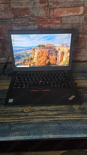 Lenovo ThinkPad X260   i5 6200U, 8GB DDR4, SSD 256GB, baterii bune