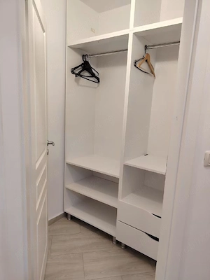 Închiriez apartament cu 2 camere  - imagine 1