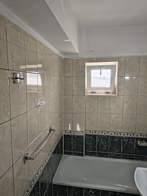 Apartament 2 camere decomandat, cu garaj si centrala proprie - imagine 9