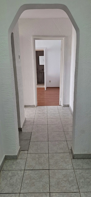 Vand apartament 3 camere , central (Luca) , semidecomandat et 4  4 - imagine 2