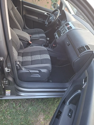 Volkswagen Touran - imagine 4