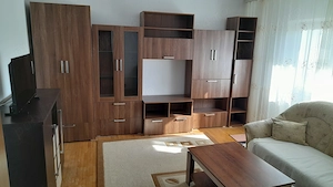 Proprietar, închiriez apartament cu 3 camere, decomandat, în zona Siarelui.