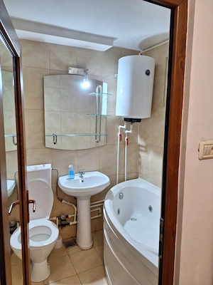 Închiriez apartament 2 camere  - imagine 2