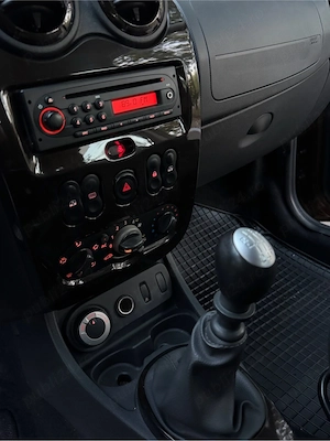 Dacia Duster fabricație 2012, echipată cu motorul fiabil 1.5diesel de 110 CP și tracțiune integrală  - imagine 5
