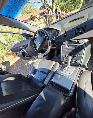 Urgent se vinde Volvo xc 90 model Elegance an 2011 cu 212590 km verificabil  - imagine 8