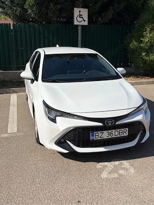 Toyota corolla 1.8 hybrid bord digital senzori F+S scaune incalzite