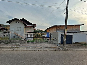 Casă de Vânzare - Curtea de Argeș