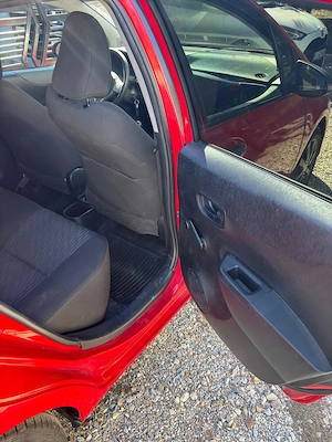 Toyota Yaris 2012 1.3 - imagine 2