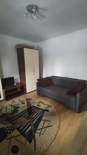 Închiriez garsoniere zona fostu Billa raspund dupa ora 18.00 - imagine 3