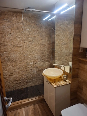 închiriez apartament 2 camere  - imagine 2