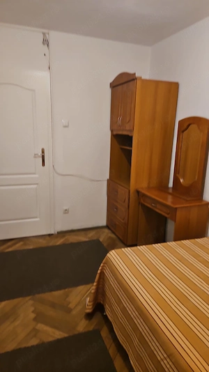 Camera in apartament de 4 camere pentru inchiriat ! - imagine 3
