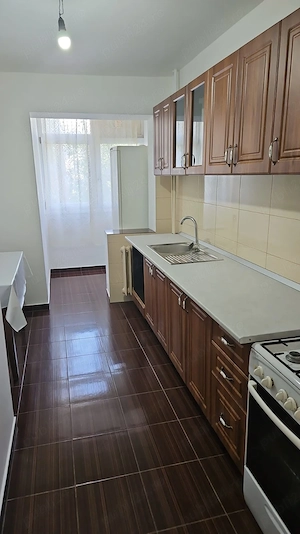 Camera in apartament de 4 camere pentru inchiriat ! - imagine 7
