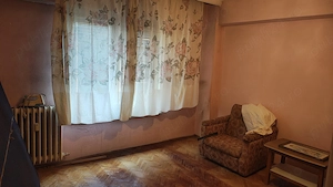 Vând apartament ultracentral, decomandat, 2 camere, baie, bucătărie, chicinetă, debara, terasă - imagine 4