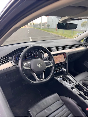 VW Passat 2022 - imagine 3