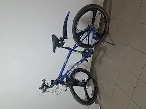 Vand bicicleta velors aproape noua