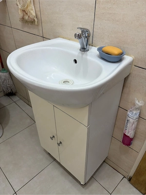 Vand Chiuveta cu Dulap si Baterie