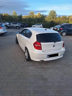 Vând BMW Seria 1, an 2009, motor 2.0 diesel, cutie manuală, 318.000 km. - imagine 3