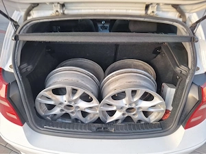 Vând BMW Seria 1, an 2009, motor 2.0 diesel, cutie manuală, 318.000 km. - imagine 4
