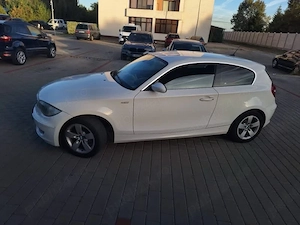 Vând BMW Seria 1, an 2009, motor 2.0 diesel, cutie manuală, 318.000 km.