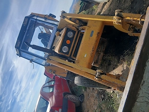 De vanzare buldo excavator MF 50