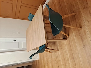 De vânzare masă living cu 4 scaune. 