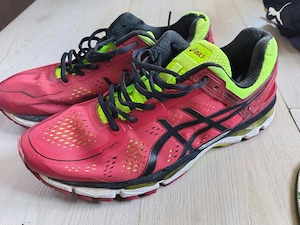 Adidasi ASICS Men's Gel-Kayano 22 Men's Red Running Trainers, Size 44
