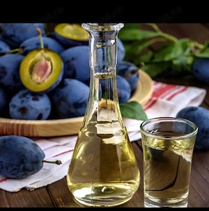 Vand țuică de prune. 