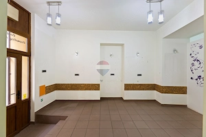 Apartament 2 camere, amplasat la cativa pasi de Primarie-Episcopiei 1 - imagine 4