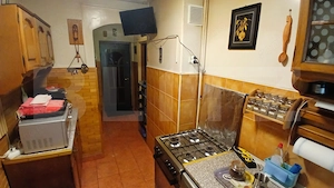 Apartament spațios cu trei camere la parter în zonă centrală! - imagine 9