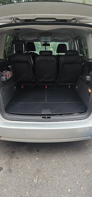 Volkswagen Touran Diesel, 140 CP, 7 locuri, facelift 2012 - imagine 10