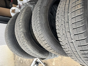 Anvelope iarnă 215 55 17