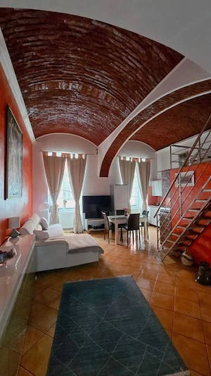 Apartament et 1 -56 mp-Cladire istorica-Parcare in curte-Piata Libertatii