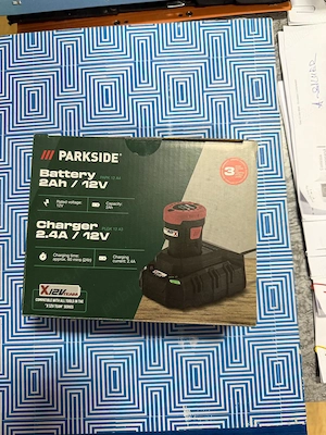 Set acumulator si incarcator Parkside