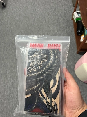vand 16 bucati de tatuaje tip maneca