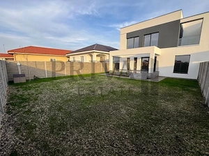 Duplex 5 camere, despărțit prin perete dublu, garaj. Dumbrăvița - imagine 10