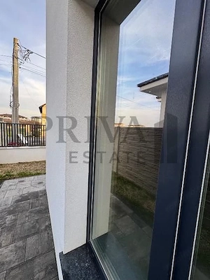 Duplex 5 camere, despărțit prin perete dublu, garaj. Dumbrăvița - imagine 8