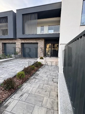 Duplex 5 camere, despărțit prin perete dublu, garaj. Dumbrăvița - imagine 5