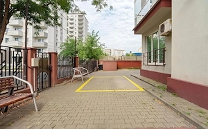 Apartament 3 camere ,grădină, foișor, loc de joacă, parcare,boxa