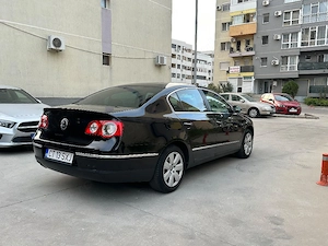 Volkswagen Passat B6 Highline motor 2.0 Tdi an 2006 140 Cp , întreținută  - imagine 2