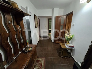 Apartament 3 camere decomandat 72 mpu 2 bai pivnita Vasile Aaron Sibiu - imagine 8