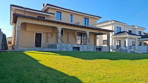 Casă spațioasă cu 5 camere, garaj și grădină amenajată –Cartier Slavic - imagine 3