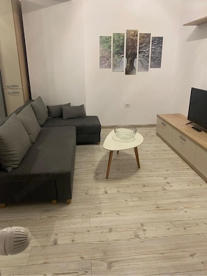 Proprietar, inchiriez apartament in zona centrala , bloc nou , str Nicolae Titulescu - imagine 5