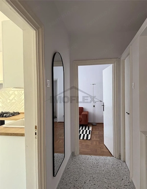  #238;nchiriere un apartament cu 3 camere, ultracentral – Bd. Magheru nr. 8 - imagine 2
