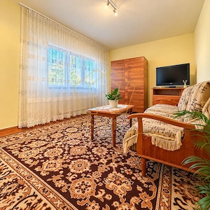 Apartament de vanzare, cu doua camere decomandat si boxa, in zona Aradului