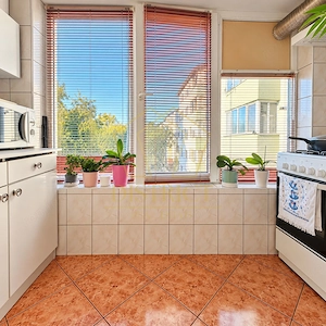 Apartament de vanzare, cu doua camere decomandat si boxa, in zona Aradului - imagine 4